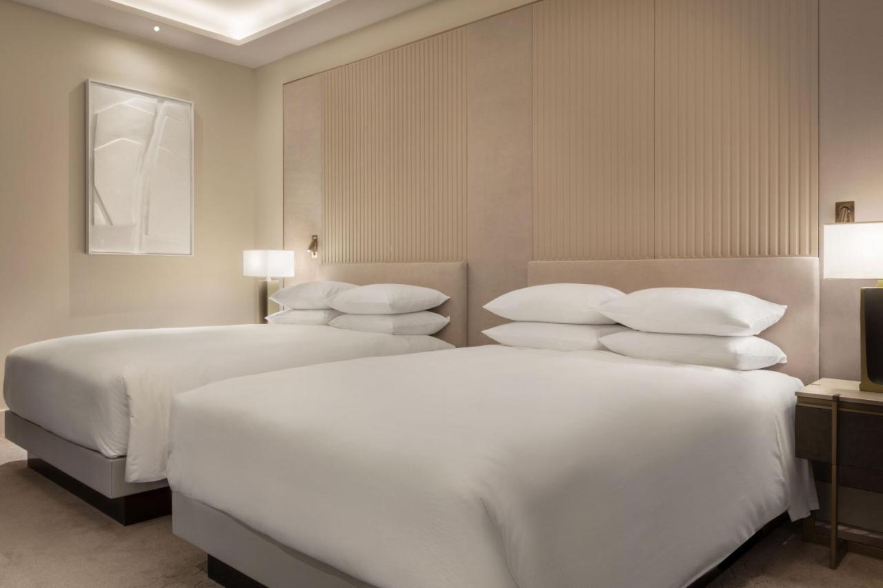 Jw Marriott Hotel Madrid Eksteriør billede