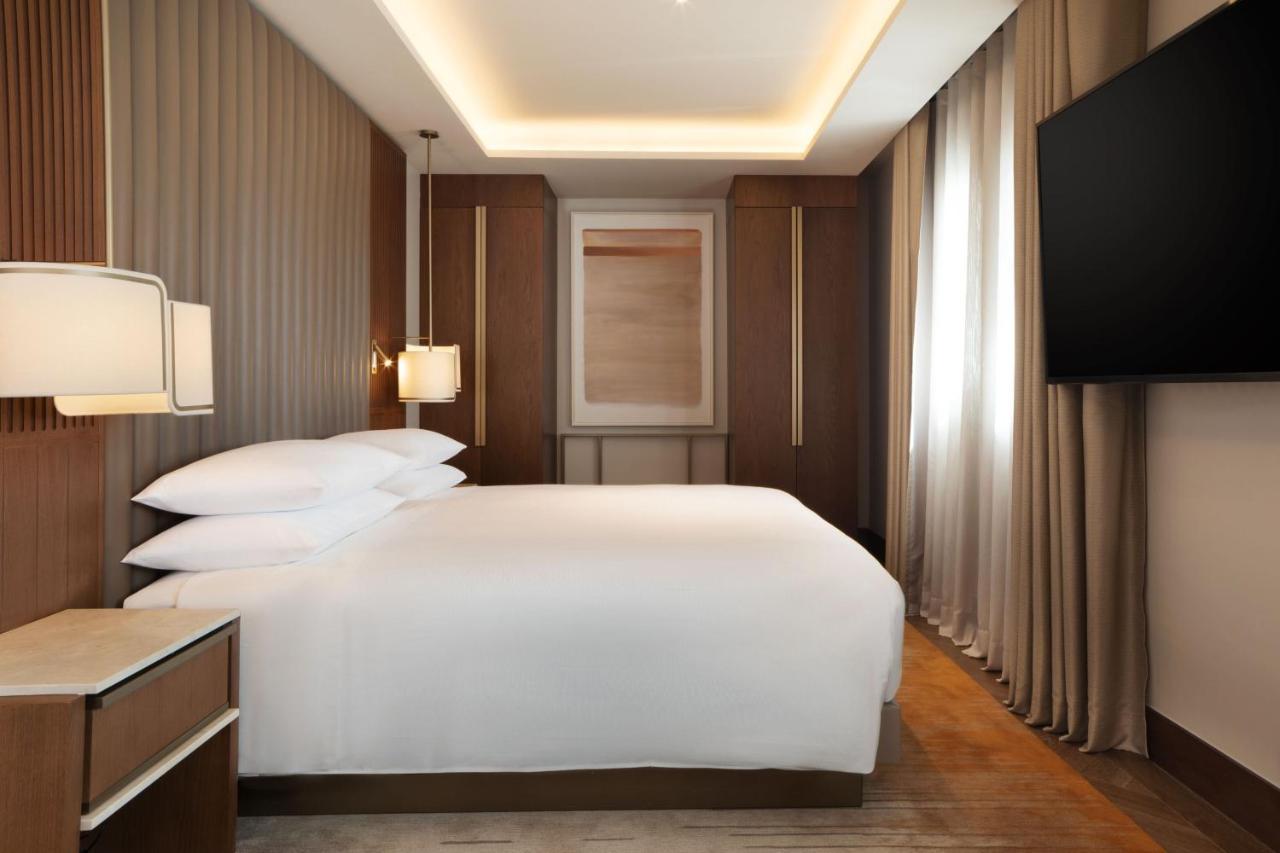 Jw Marriott Hotel Madrid Eksteriør billede